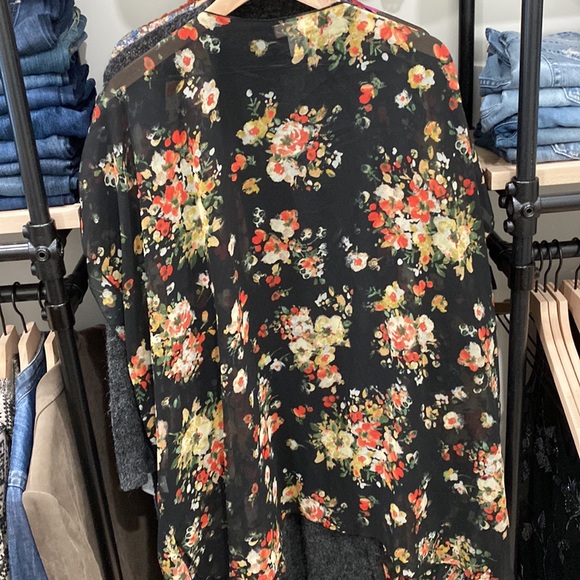 Band of Gypsies Black Floral Kimono - Picture 4 of 4